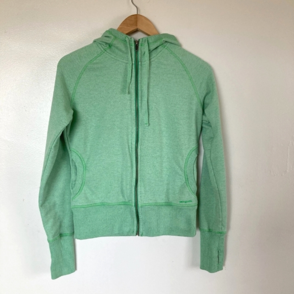 Patagonia women's Zip up hoddie with pockets